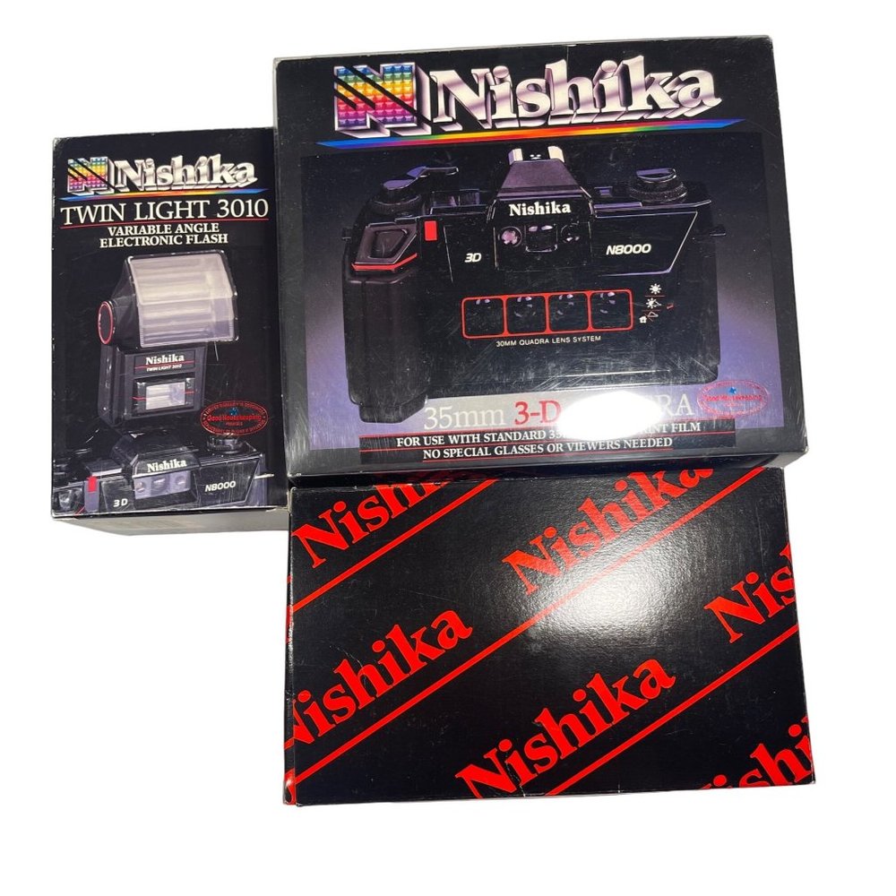 Nishika N8000 3D 35mm Film Camera, Twin Light Flash 3010 And case